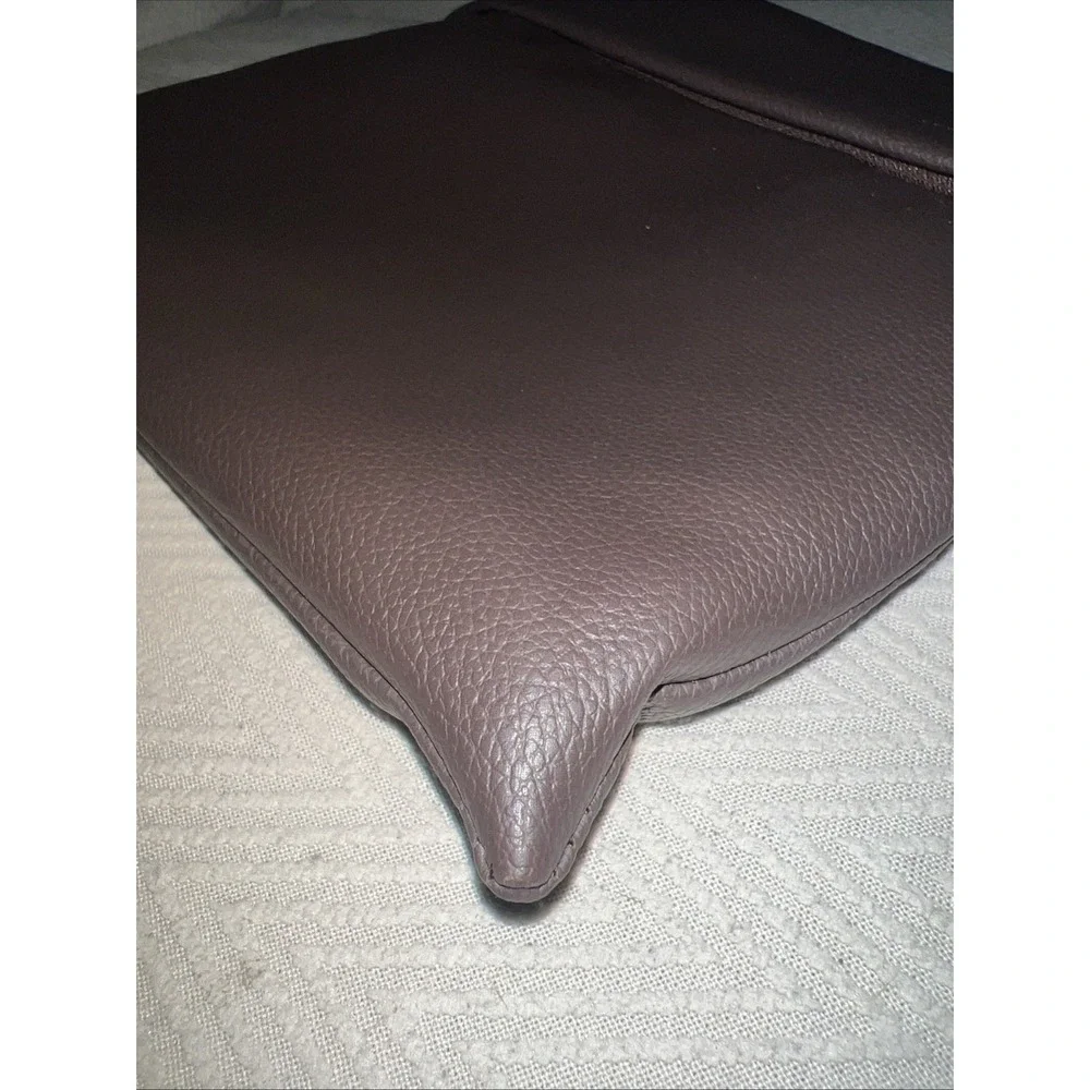 The History of Whoo Hwanyu Brown Faux Leather Carrying Case Embossed Logo Zip